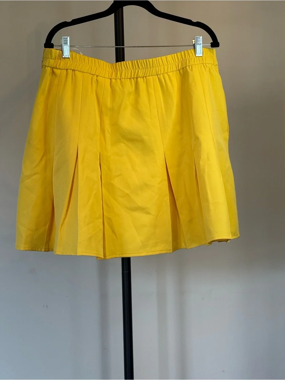 3/$15 Retro Sunny Yellow Pleated Mini Skirt - Picture 3 of 3